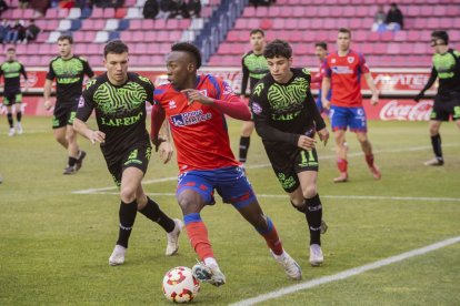 Este empate pone en peligro conseguir la plaza de ascenso directo