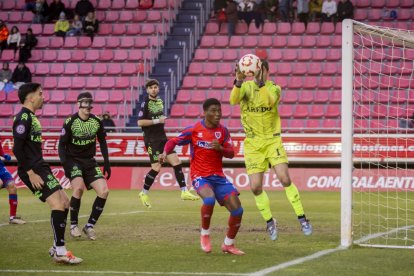 Este empate pone en peligro conseguir la plaza de ascenso directo