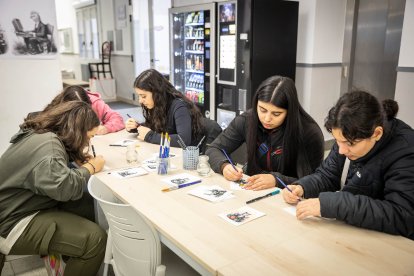 El centro abrió sus puertas para recibir a los alumnos interesados en sus bachilleratos, grados y ciclos.