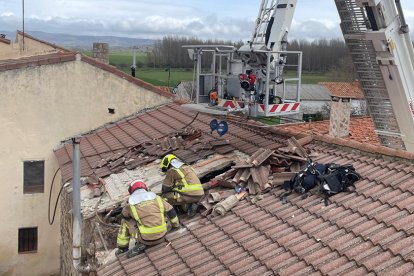 Los principales daños se registraron en el tejado.
