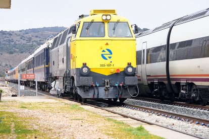 Visita de los trenes históricos del Torrenzo Express a Soria con vagones y locomotoras singulares.