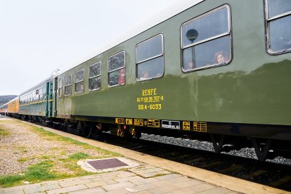Visita de los trenes históricos del Torrenzo Express a Soria con vagones y locomotoras singulares.