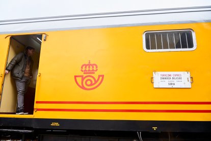 Visita de los trenes históricos del Torrenzo Express a Soria con vagones y locomotoras singulares.