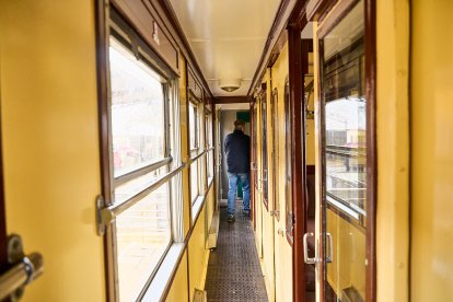 Visita de los trenes históricos del Torrenzo Express a Soria con vagones y locomotoras singulares.