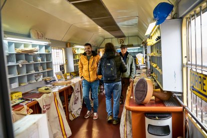 Visita de los trenes históricos del Torrenzo Express a Soria con vagones y locomotoras singulares.