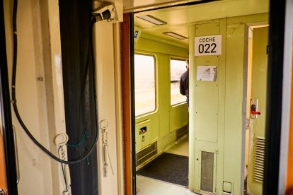 Visita de los trenes históricos del Torrenzo Express a Soria con vagones y locomotoras singulares.