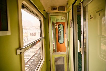 Visita de los trenes históricos del Torrenzo Express a Soria con vagones y locomotoras singulares.