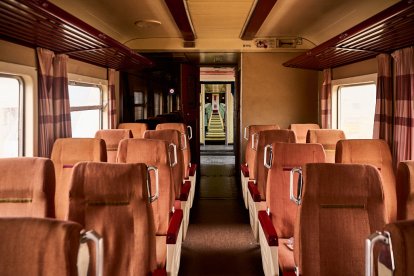 Visita de los trenes históricos del Torrenzo Express a Soria con vagones y locomotoras singulares.