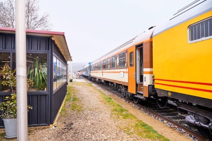 Visita de los trenes históricos del Torrenzo Express a Soria con vagones y locomotoras singulares.