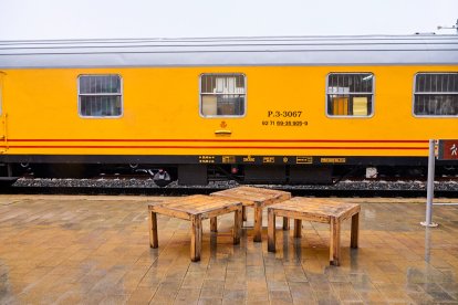 Visita de los trenes históricos del Torrenzo Express a Soria con vagones y locomotoras singulares.