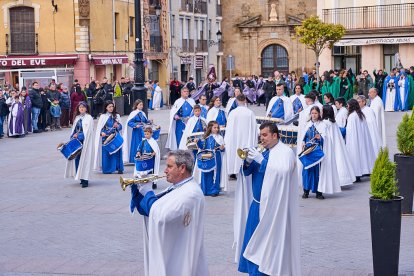 Nueve cofradías de Soria, La Rioja, Navarra y Zaragoza participaron en la XXVII Exaltación de la Corneta, Tambor y Bombo de Ágreda.