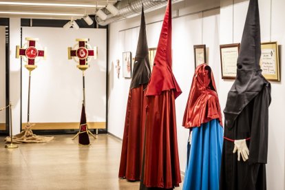 La muestra invita a la sociedad soriana a repasar la historia de esta hermandad