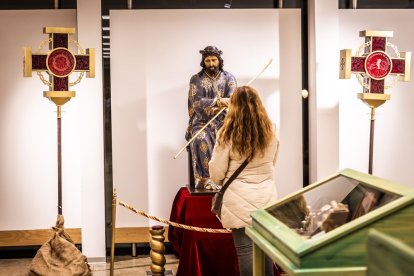 La muestra invita a la sociedad soriana a repasar la historia de esta hermandad