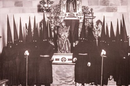 La muestra invita a la sociedad soriana a repasar la historia de esta hermandad