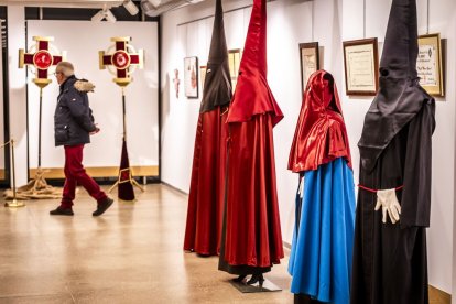 La muestra invita a la sociedad soriana a repasar la historia de esta hermandad