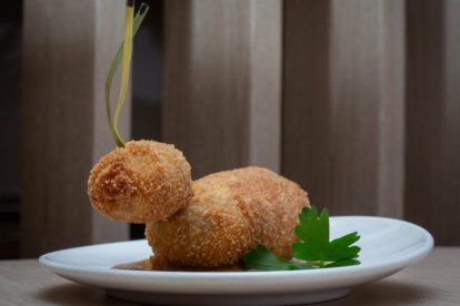 Croqueta de liebre con su jugo