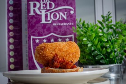 Croqueta de picadillo soriano sobre tostada