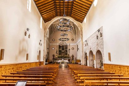 La parroquia se ubica en San Esteban de Gormaz, cuna del románico soriano