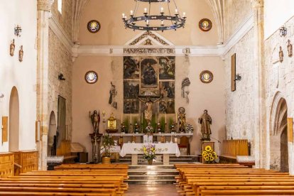 La parroquia se ubica en San Esteban de Gormaz, cuna del románico soriano