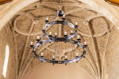La parroquia se ubica en San Esteban de Gormaz, cuna del románico soriano