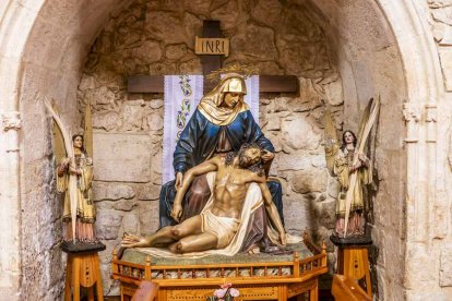 La parroquia se ubica en San Esteban de Gormaz, cuna del románico soriano
