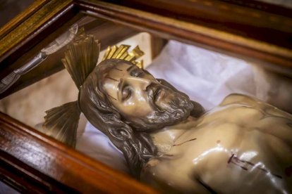 La parroquia se ubica en San Esteban de Gormaz, cuna del románico soriano