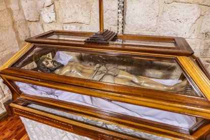 La parroquia se ubica en San Esteban de Gormaz, cuna del románico soriano