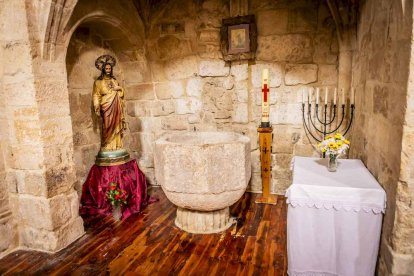 La parroquia se ubica en San Esteban de Gormaz, cuna del románico soriano
