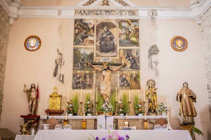La parroquia se ubica en San Esteban de Gormaz, cuna del románico soriano