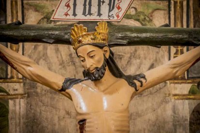 La parroquia se ubica en San Esteban de Gormaz, cuna del románico soriano