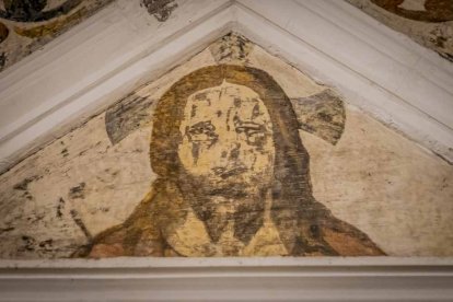 La parroquia se ubica en San Esteban de Gormaz, cuna del románico soriano