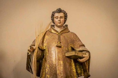La parroquia se ubica en San Esteban de Gormaz, cuna del románico soriano