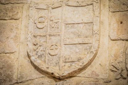 La parroquia se ubica en San Esteban de Gormaz, cuna del románico soriano
