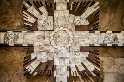 La parroquia se ubica en San Esteban de Gormaz, cuna del románico soriano