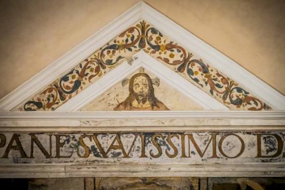 La parroquia se ubica en San Esteban de Gormaz, cuna del románico soriano