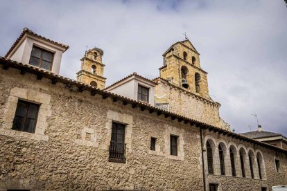 La parroquia se ubica en San Esteban de Gormaz, cuna del románico soriano