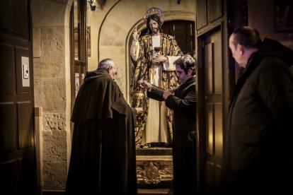 Un traslado solemne hasta la Concatedral de San Pedro