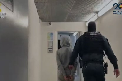 Uno de los integrantes del grupo criminal detenidos por la Guardia Civil y la Policía Nacional.