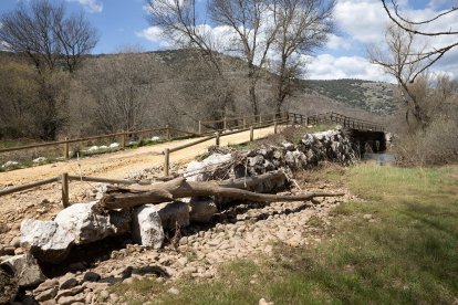 Puente de Chavaler dañado por las lluvias.