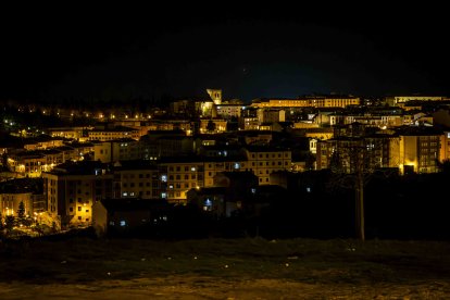 Un recorrido solemne acompañado del canto del miserere