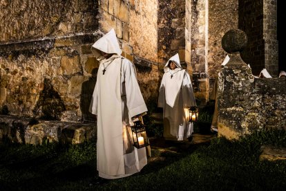 Un recorrido solemne acompañado del canto del miserere