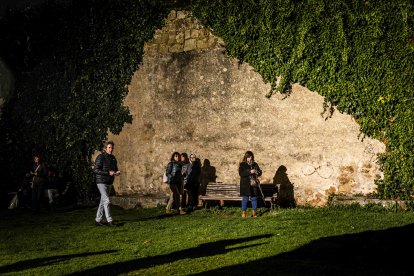 Un recorrido solemne acompañado del canto del miserere