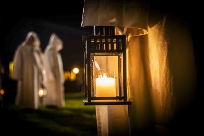 Un recorrido solemne acompañado del canto del miserere