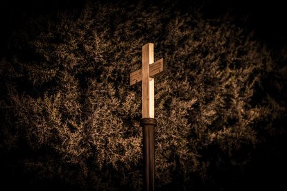 Un recorrido solemne acompañado del canto del miserere