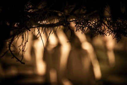 Un recorrido solemne acompañado del canto del miserere