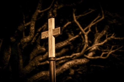 Un recorrido solemne acompañado del canto del miserere