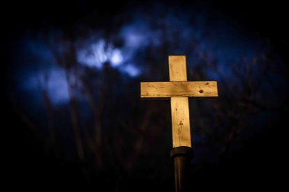 Un recorrido solemne acompañado del canto del miserere