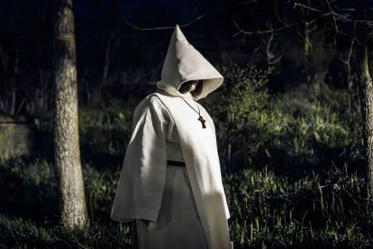 Un recorrido solemne acompañado del canto del miserere