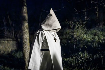 Un recorrido solemne acompañado del canto del miserere