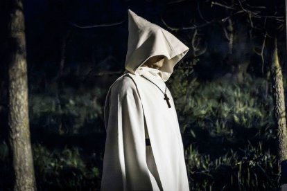 Un recorrido solemne acompañado del canto del miserere